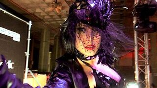 Jenny One y la chica del público