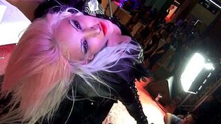 Jenny One y la chica del público