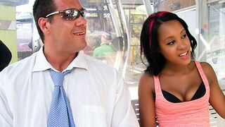 Mamando en el Funicular