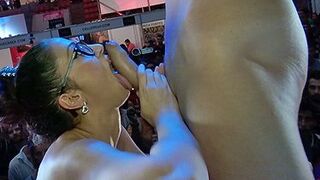 A Julia de Lucía se le corren en las gafas