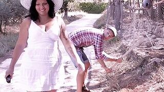 La señora de la mansión follada por el mozo de cuadras