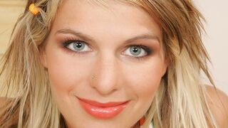 Sabrina y su consolador rosa