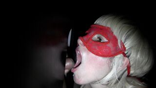 La rubia comepollas anónima