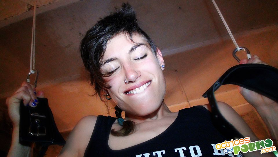 Reventándole el Culo a Sonia en la Mazmorra